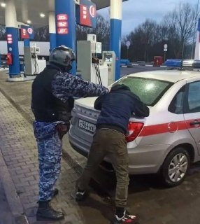 Пенсионер из Мелеуза попался на краже бензина с банковской карты